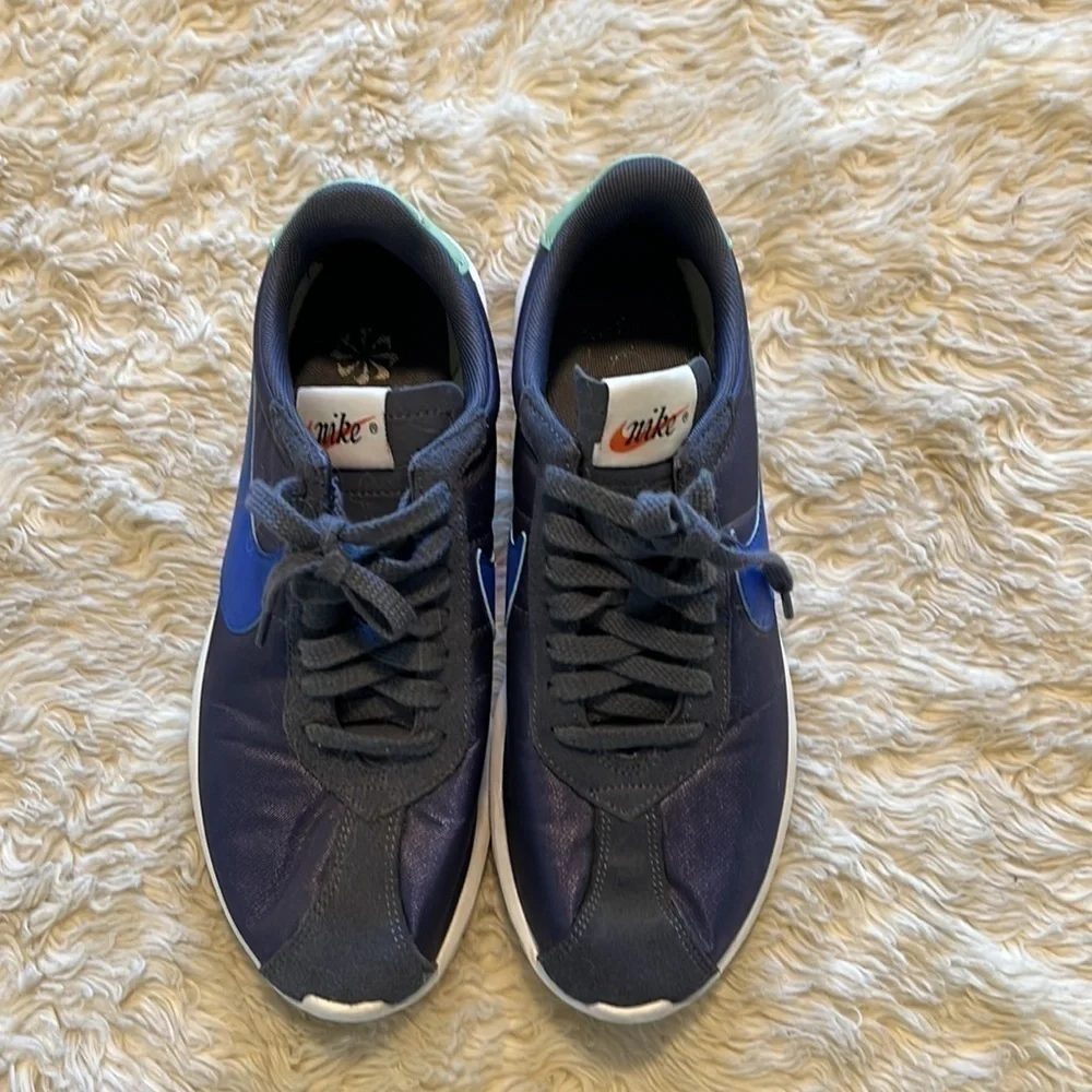 Nike Metallic Sneakers - Picture 2 of 4